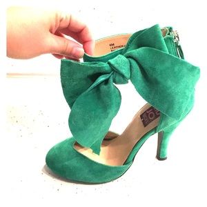 MoJo Moxy Bowed Kelly Green High Heels